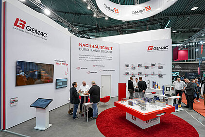 Professioneller Messestand der GEMAC Lagertechnik+Trennwand GmbH auf der LogiMAT 2026